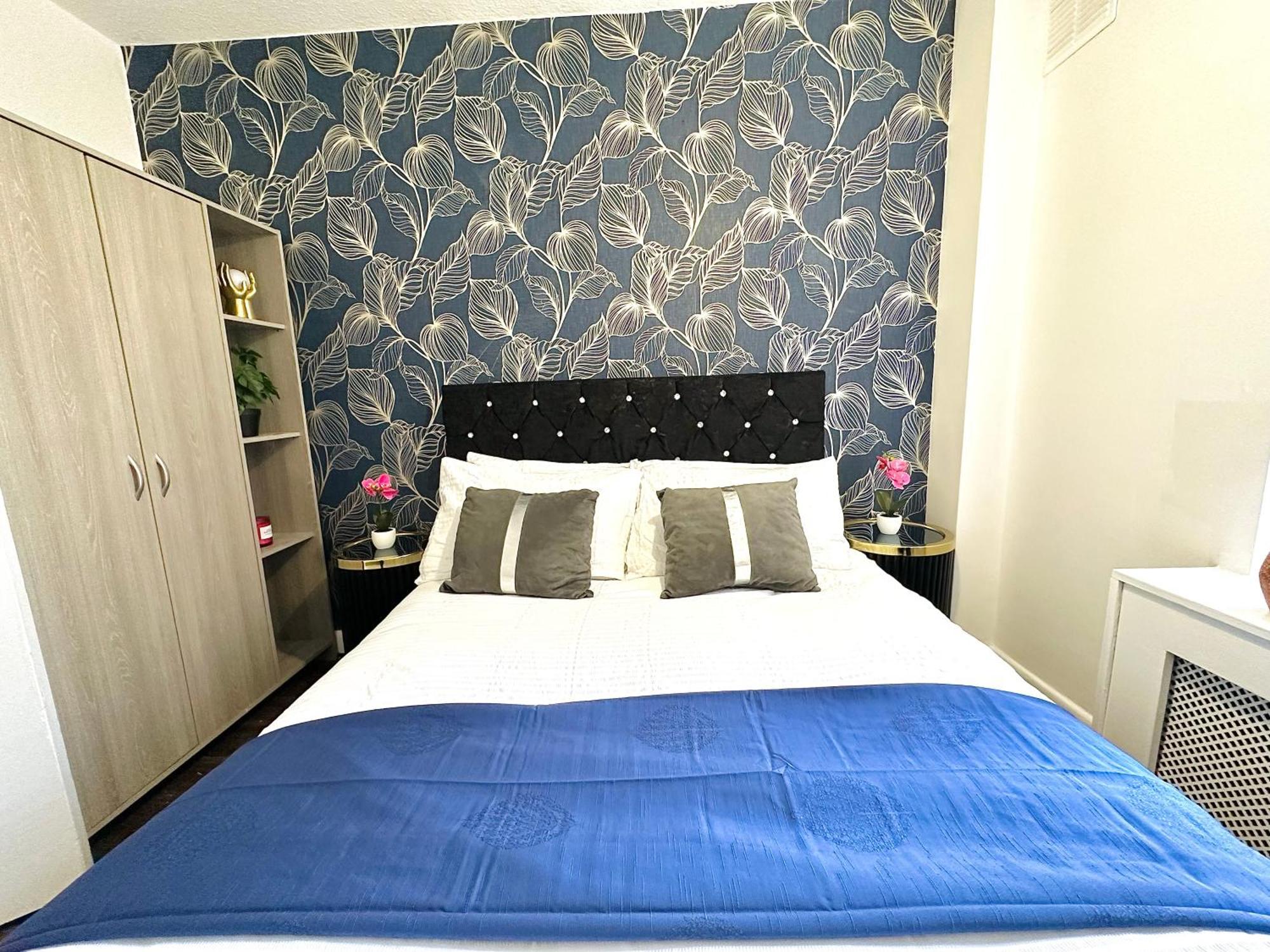 Hyde Park Comfortable Two Bedroom Apartment لندن المظهر الخارجي الصورة
